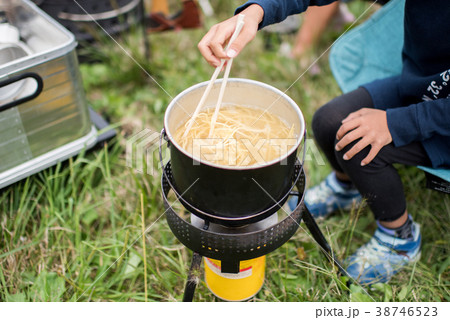 キャンプ料理　パスタ 38746523