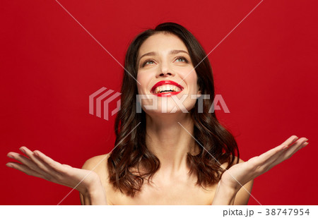 beautiful smiling young woman with red lipstick 38747954