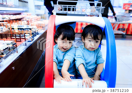 子供とショッピング 38751210