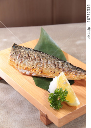grilled fish grilled fish 38752536