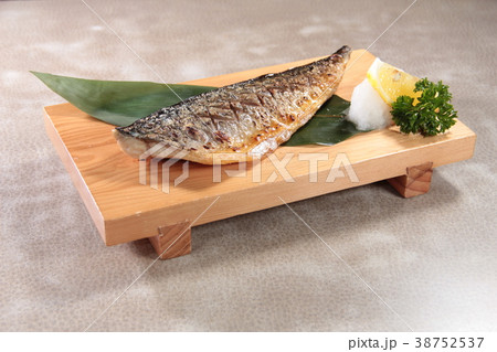 grilled fish grilled fish 38752537