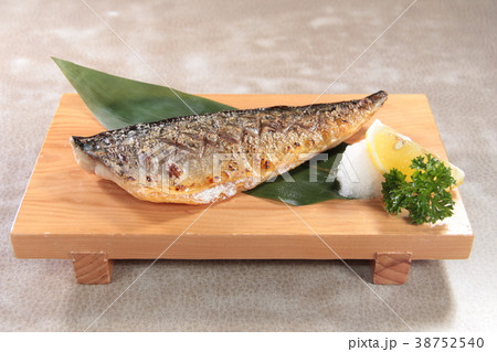 grilled fish 38752540