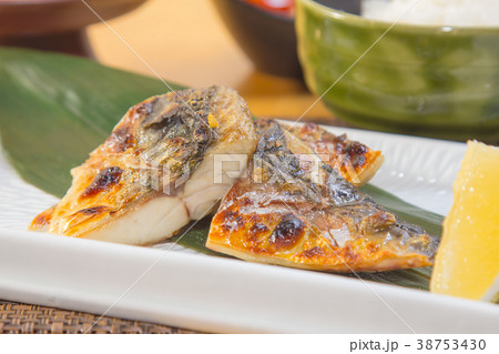 grilled fish 38753430