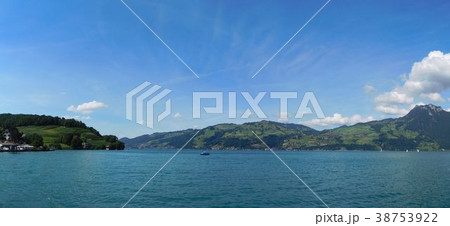 スイス　トゥーン湖　遊覧船から 38753922