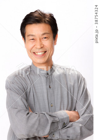 爽やか５０代上半身グレー色シャツ 38754324