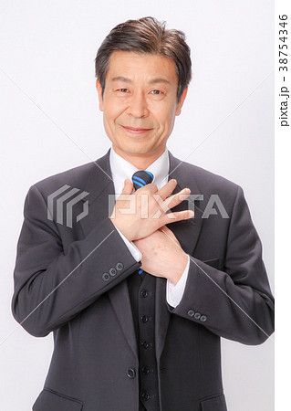 爽やか５０代上半身 スーツ姿 紺色 白Yシャツ 38754346