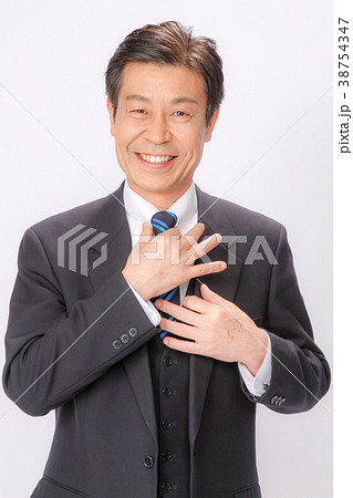 爽やか５０代上半身 スーツ姿 紺色 白Yシャツ 38754347