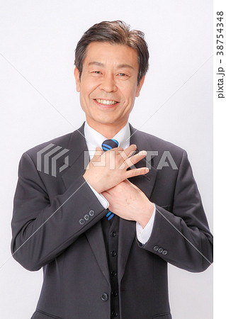 爽やか50代上半身 スーツ姿 紺色 白Yシャツ 爽やか50代上半身 スーツ姿 紺色 白Yシャツ 38754348