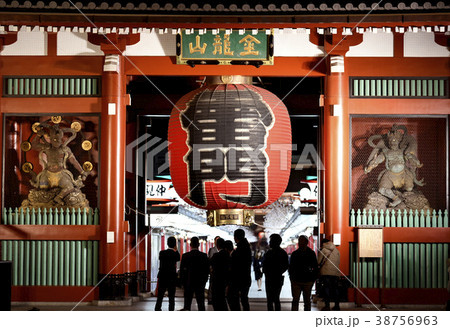 日本の東京都市景観、浅草寺・雷門（夜景） 38756963