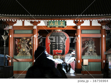 日本の東京都市景観、浅草寺・雷門（夜景） 38756964