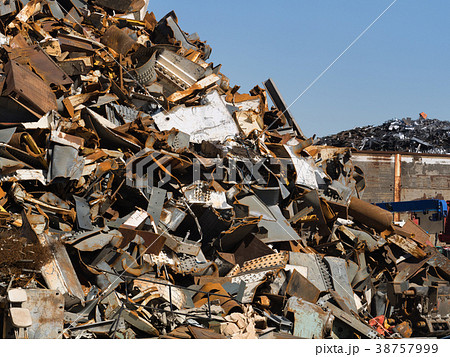 スクラップの山 38757999