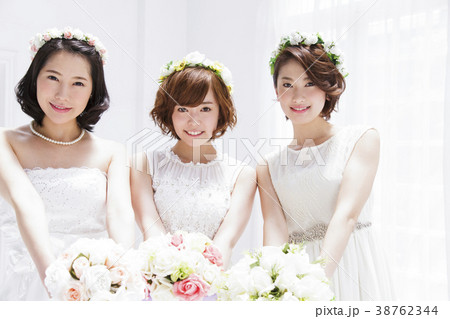 ウエディング　花嫁　女性　結婚　ブライダル 38762344