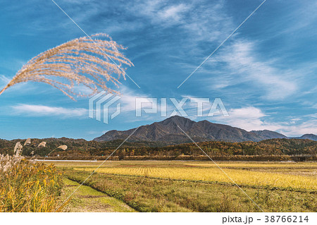 里山の秋景色 38766214
