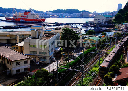 JR 横須賀線 & 砕氷艦 しらせ ( 横須賀本港 ・ 吉倉桟橋 ) JR 横須賀線 & 砕氷艦 しらせ ( 横須賀本港 ・ 吉倉桟橋 ) 38766731