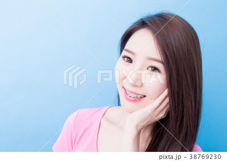 woman smile happily 38769230
