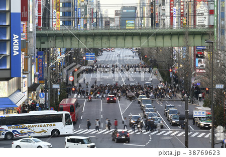 日本の東京都市景観　東京・秋葉原の街並みを望む 38769623
