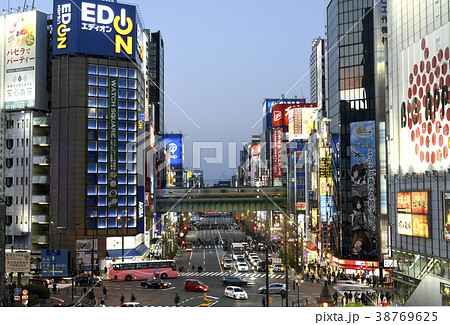 日本の東京都市景観　東京・秋葉原の街並みを望む 38769625