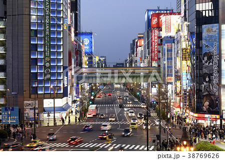 日本の東京都市景観　東京・秋葉原の街並みを望む 38769626