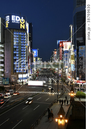 日本の東京都市景観　東京・秋葉原の街並みを望む 38769630
