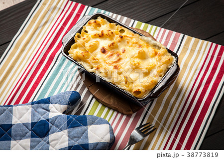 Mac and cheese 38773819