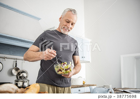 Low angle photo of mature man that preparing 38775698