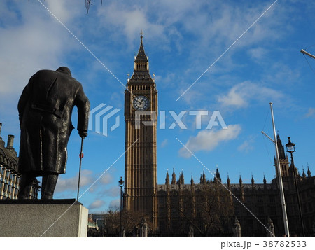 ビッグ・ベンとウィンストンチャーチル像 38782533