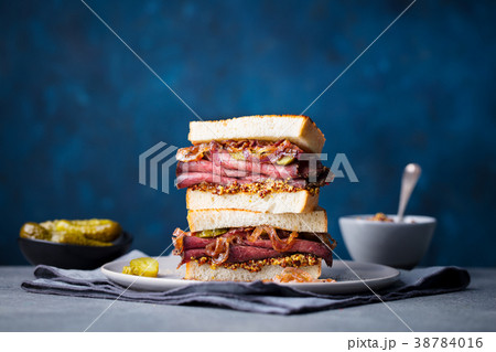 Roast beef sandwich on a plate. Copy space. 38784016