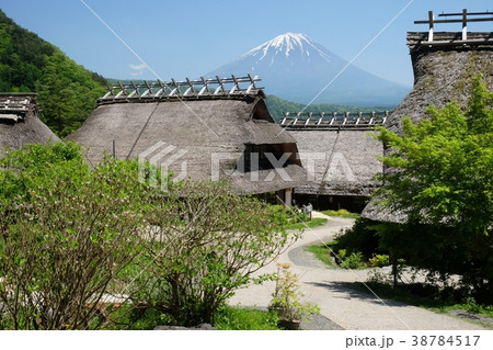 茅葺集落と富士山 茅葺集落と富士山 38784517