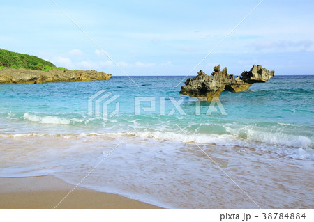 沖縄県　古宇利島　ハートロック　 38784884