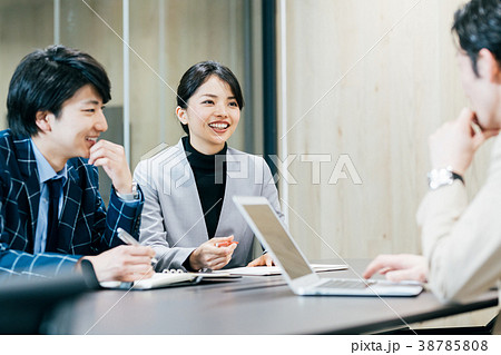 オフィスシーン　カジュアル 38785808