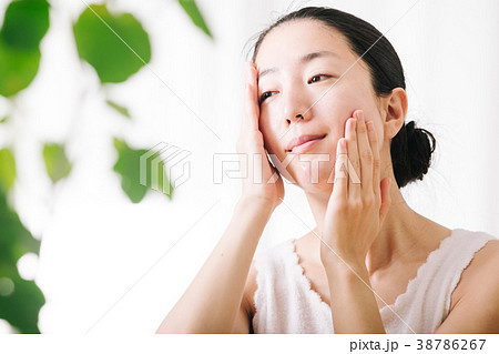 美容　ビューティー　若い日本人女性 38786267
