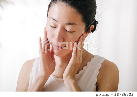 美容 ビューティー スキンケア 若い女性 美容 ビューティー スキンケア 若い女性 38786502