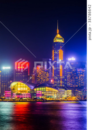 Hong Kong at night Loaded with neon light 38786642