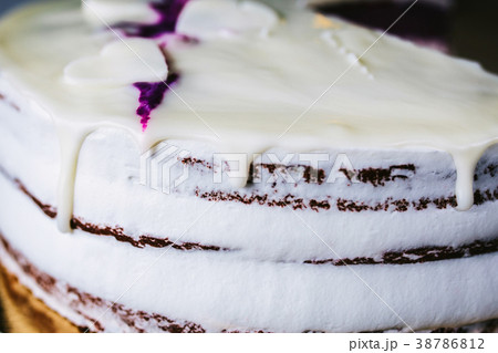 Cake with hearts and cream 38786812
