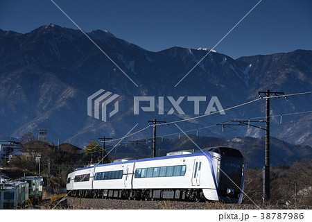 南アルプス鳳凰三山をバックに下りスーパーあずさE353型が行く北杜市長坂町の大カーブ 南アルプス鳳凰三山をバックに下りスーパーあずさE353型が行く北杜市長坂町の大カーブ 38787986