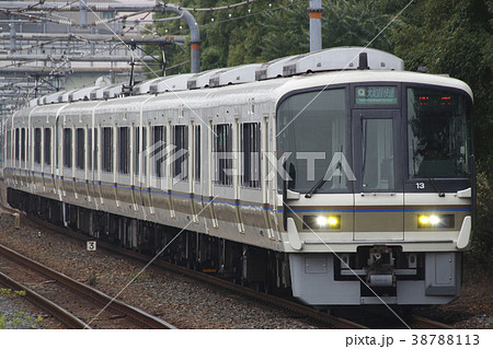 大阪環状線直通の大和路線221系 38788113