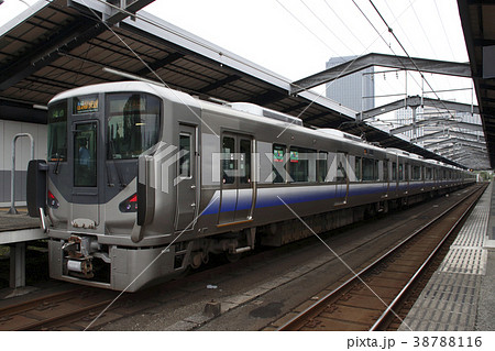 阪和線直通の225系電車 38788116