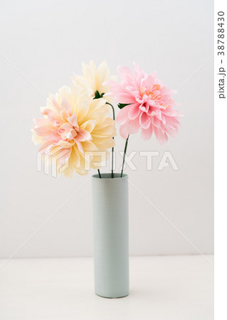 Three paper dahlias 38788430