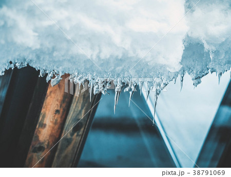 ice icicles hanging from roof of house. ice icicles hanging from roof of house. 38791069