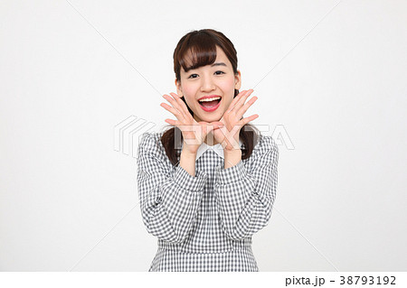 呼びかける学生 38793192