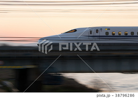 夕暮れ時のN700系流し撮り 夕暮れ時のN700系流し撮り 38796286
