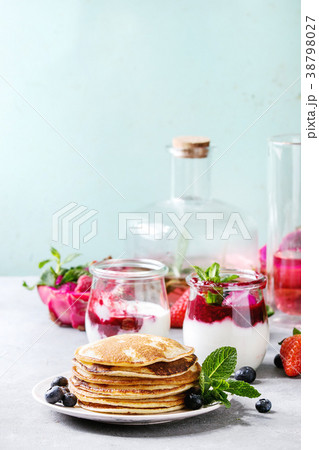 Pancakes with berries Pancakes with berries 38798027