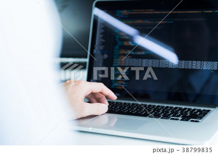 ビジネスマン、プログラマー、オフィス 38799835