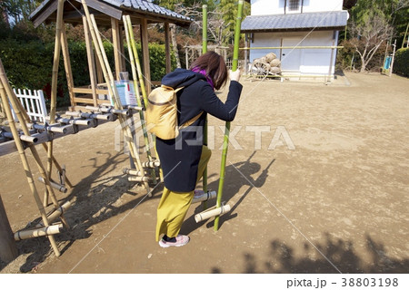 千葉県の房総のむらの竹馬 38803198