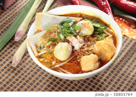 noodles with meat in soup 38803764