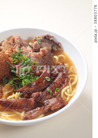 noodles with meat in soup 38803776