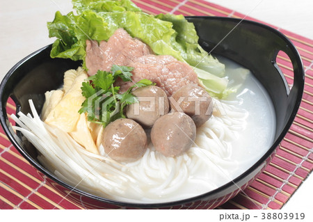 noodles with meat in soup 38803919