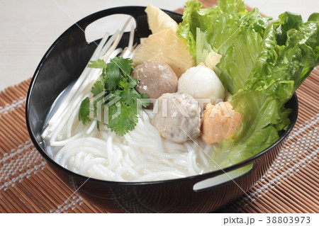 noodles with meat in soup 38803973