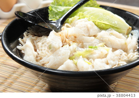 noodles with meat in soup 38804413