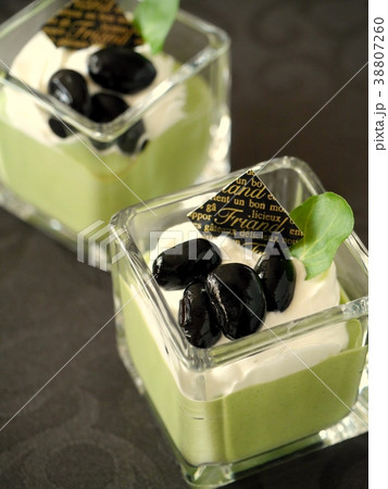 抹茶ババロア スクエアグラス (縦位置ハイアングル) 抹茶ババロア スクエアグラス (縦位置ハイアングル) 38807260